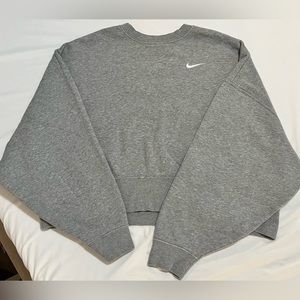 Cropped Nike Crew Neck
